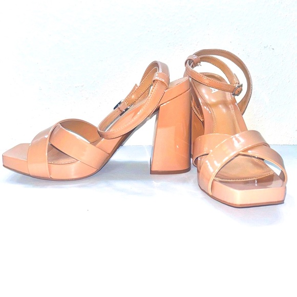 Block heel, strappy sandal with platform heel.  Size 10 Brand MIA NWT - Picture 1 of 6